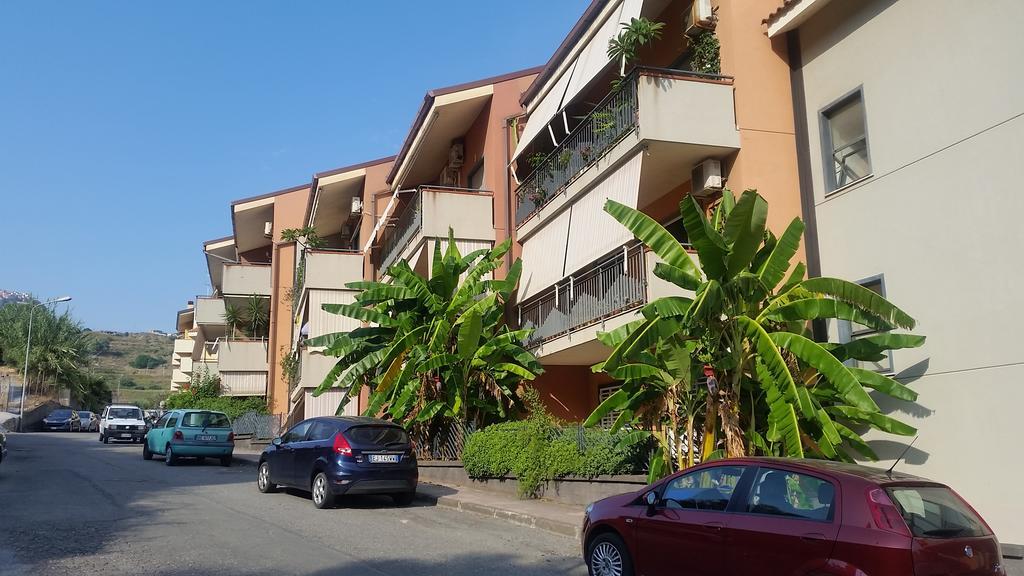 Baia Giardini Apartments Экстерьер фото